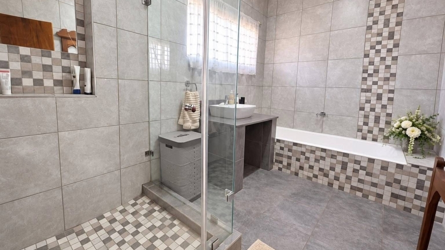 4 Bedroom Property for Sale in Flimieda North West